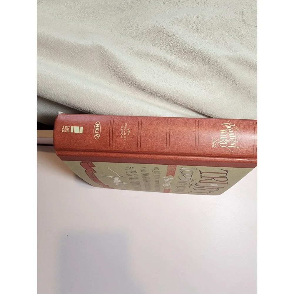 NKJV Beautiful Word Bible Large Print Like New Hardcover Red Letter Edition Good